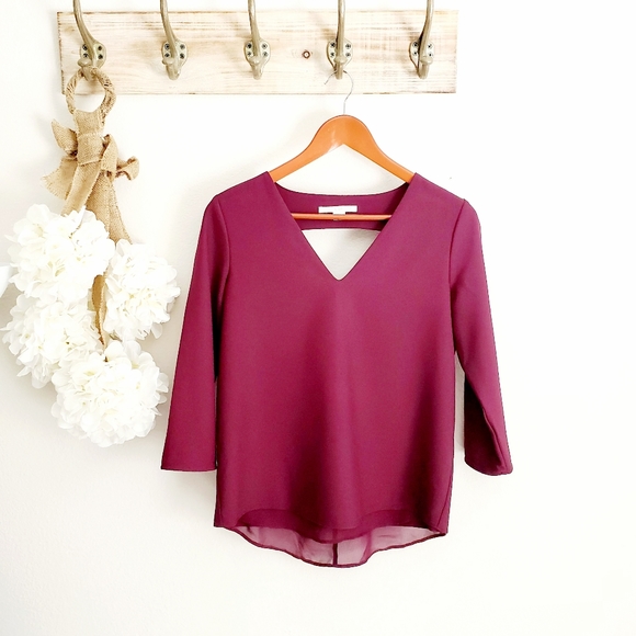 c&e Tops - c & e Wine 3/4 Sleeve V-Neck Blouse Small VGUC